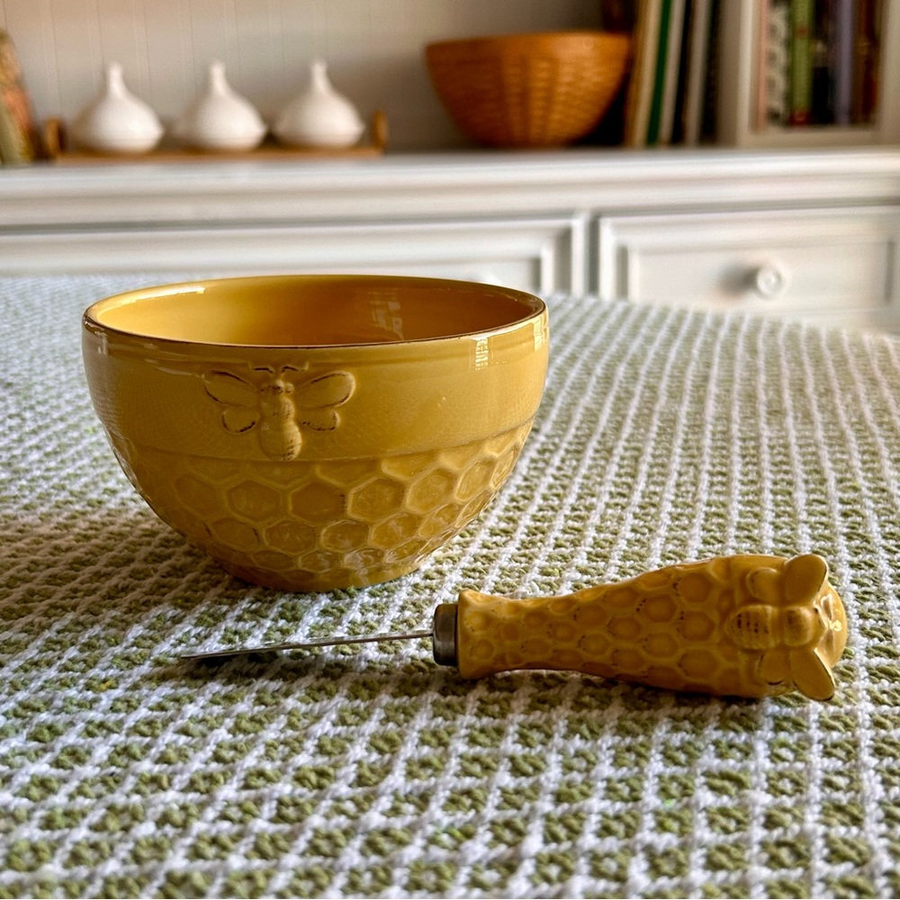 October Hill Boston International Embossed Stoneware Bowl & Spreader -Ho…